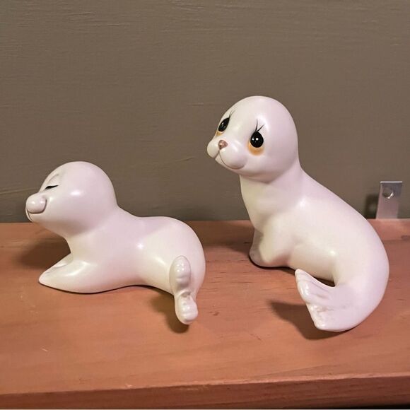 Oxford Ceramic Seal Figurines Big Eyes Mom and Sleepy Baby - Picture 6 of 9